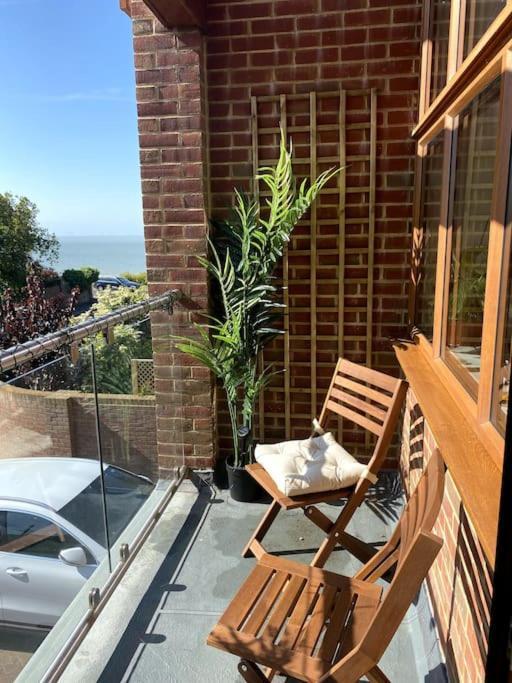 Stylish Contemporary Seaside Holiday Home With 5 Bedrooms, Sea View, Parking And Ev Point Herne Bay Exterior foto